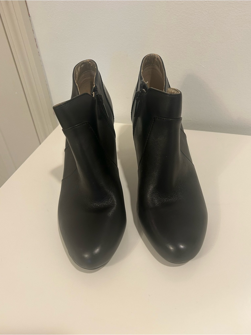 Bandolino Black Leather Ankle Booties with Side Zip Closure